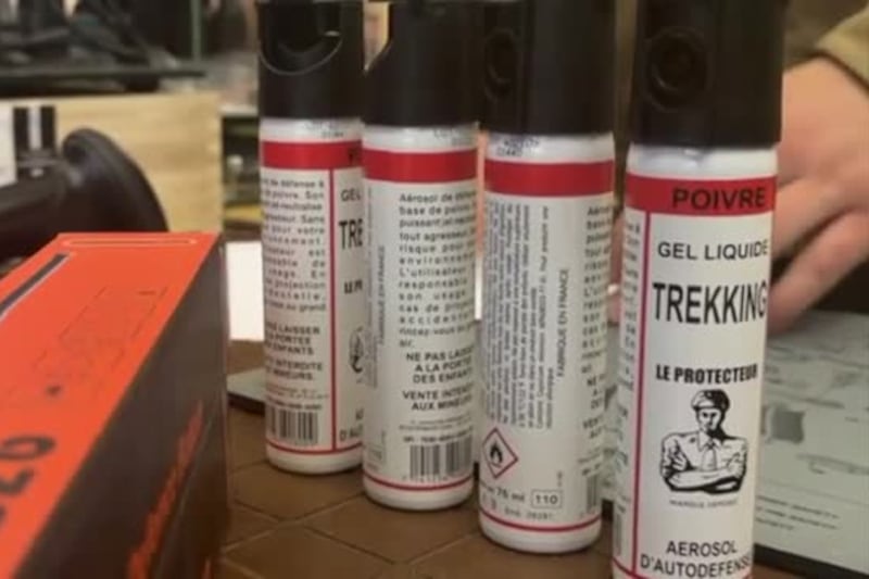 Parigi, spray e piccole armi: i commercianti si preparano ai cortei