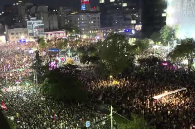 Serbia, 150mila in piazza per il comizio elettorale degli studenti