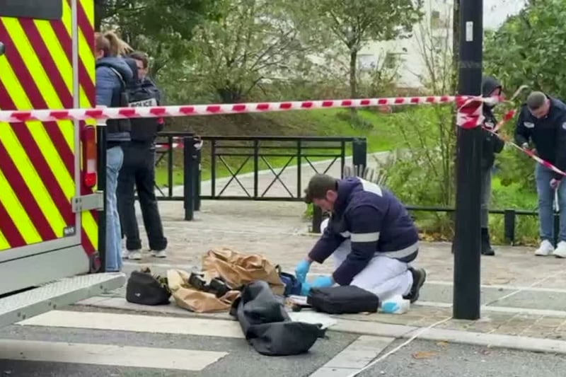 Francia, spara dall'auto: un morto e cinque feriti alle porte di Parigi