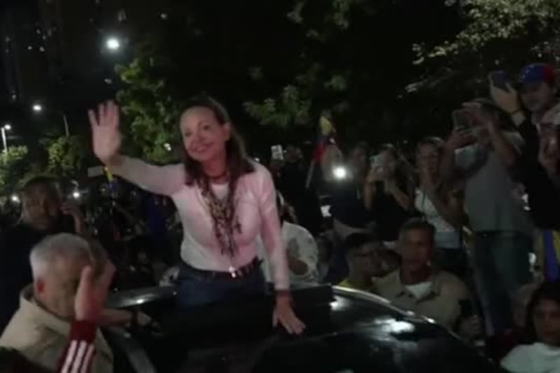 Venezuela, Machado torna a Caracas dopo quasi un anno di esilio