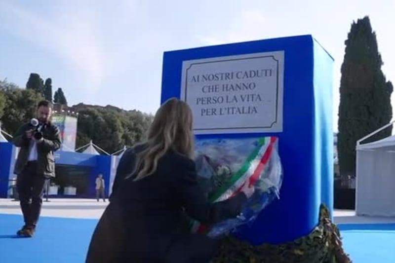Meloni al villaggio Difesa a Roma omaggia i militari morti in Bosnia